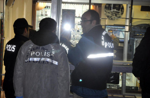 Soyguncular kuyumcuyu pompalı tüfekle öldürdü!