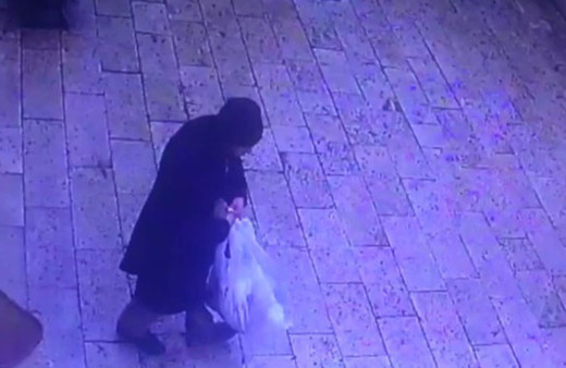 İmam güvenlik kamerasını izleyince şoke oldu! Pes dedirten olay