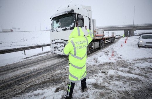 Kayseri yolu açık mı Ankara'ya gidenler dikkat uçak seferleri de iptal