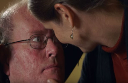 Karısı felçli kocasının gözlerine baktı 15 yıllık sessizlik bozuldu