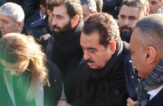İbrahim Tatlıses annesinin cenaze töreninde yıkıldı!