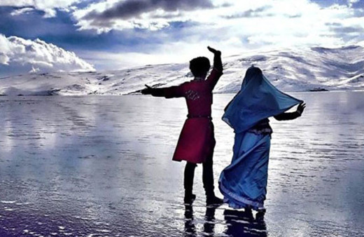 Buzla kaplanan Çıldır Gölü'nden muhteşem görüntüler