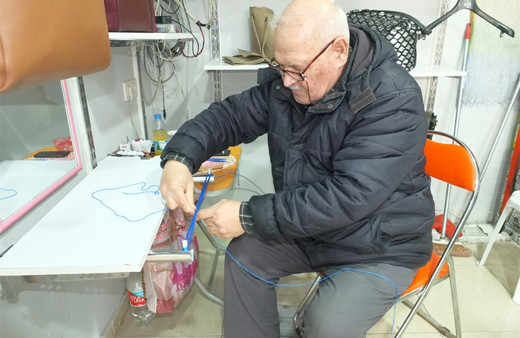 Naylon poşet parayla olunca 47 yıl sonra dükkanına bereket yağdı