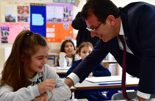 Ekrem İmamoğlu ve eşi çocuklarının karne törenine eşlik etti