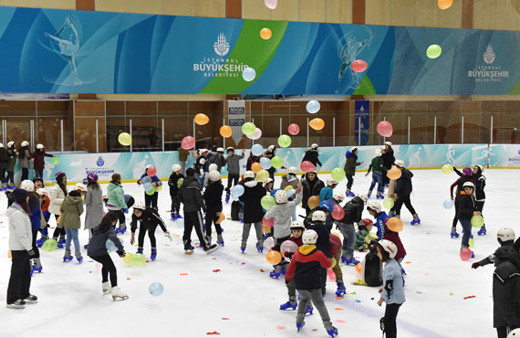 İBB'den ''Karneni Getir Buzda Kay'' Etkinliği