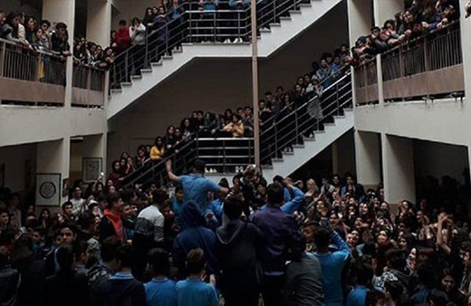 Okuldaki tacizi protesto eden öğrencilere skandal ceza! Hak ettikleri halde...