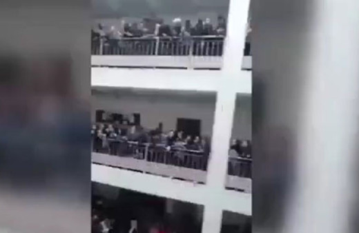 Okuldaki tacizi protesto eden öğrencilere skandal ceza! Hak ettikleri halde...