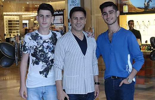 İzzet Yıldızhan eşleri kim ilk eşi Nilüfer Hanım kimdir? 