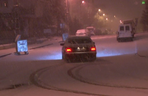 Kar üzerinde drift çılgınlığı saniye saniye kaydedildi