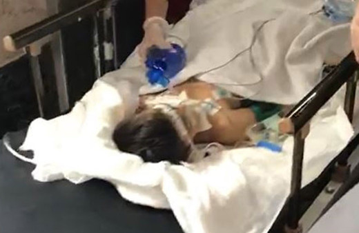 Vicdansız baba 6 yaşındaki oğlunu döve döve hastanelik etti