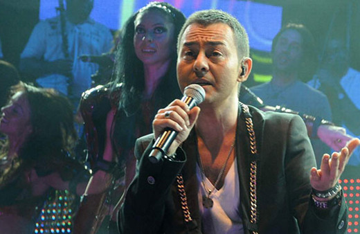 Serdar Ortaç Gürcistan'a alınmayınca sosyal medyadan isyan etti