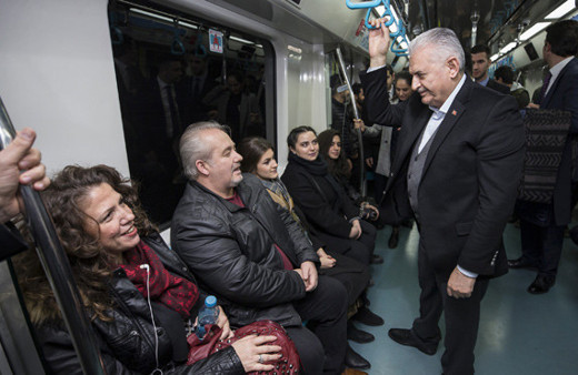 Binali Yıldırım Marmaray'la yolculuk etti vatandaşla dertleşti