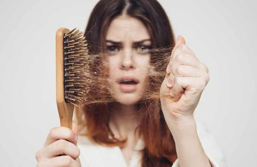 Saçınız çok dökülüyorsa E,B,D vitamini, kepek varsa A vitamini eksik