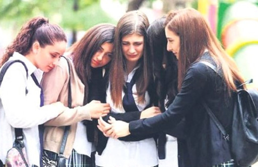  Kırgın Çiçekler'in güzel oyuncusunun annesi hayatını kaybetti