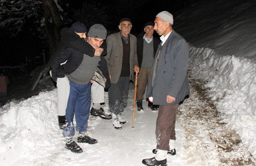 Bitlis'in Hizan ilçesinde karla mücadele