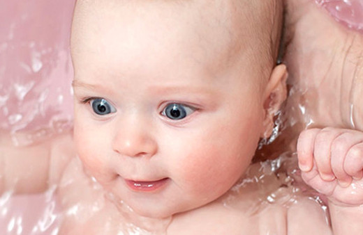 Uzmanından bebekleri doğru yıkama yöntemleri