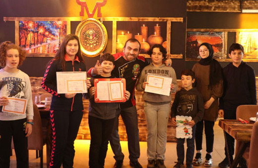 Öğrencilere karne hediyesi bedava hamburger