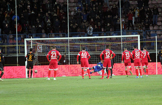 Galatasaray kupada Selçuk'la güldü