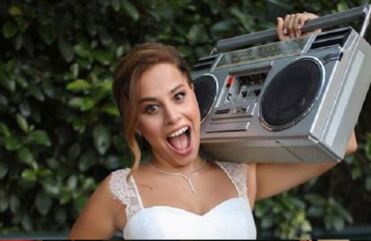 Aslı İnandık  kaç yaşında aslen nereli eşi Ahad Kazmaz kimdir?