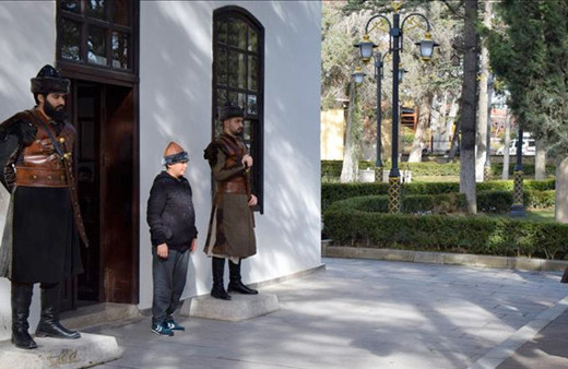 Alp kıyafetli askerler nöbete başladı Ertuğrul Gazi Türbesi doldu taştı