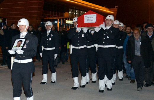 Şehit polisin cenazesi Erzurum'a getirildi