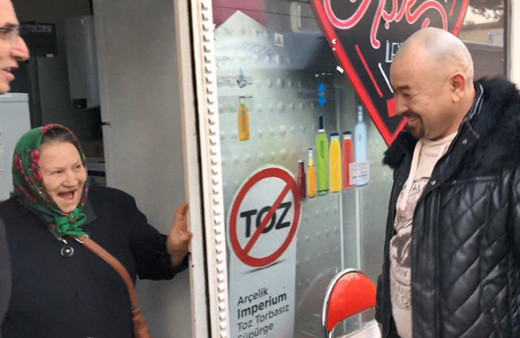 Gerçeği komşusundan öğrendi 38 yıl sonra annesine kavuştu 