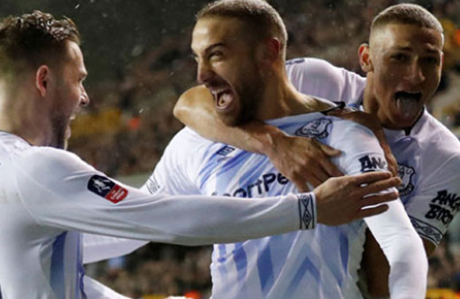 Cenk Tosun'un golü Everton'ın elenmesine yetmedi