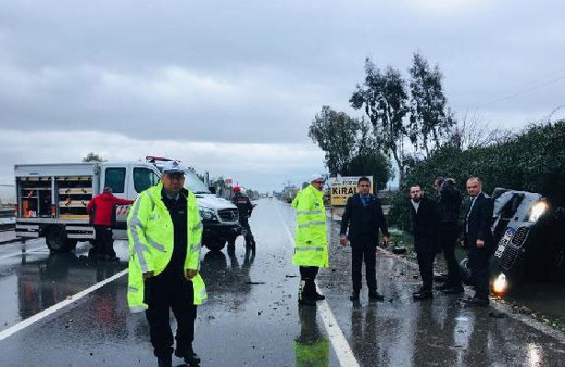 Süleyman Soylu'yu takip eden koruma aracı devrildi