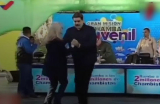 Maduro Caracas'ta dans edip tumba çaldı!