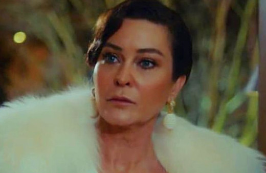 İpek Tenolcay kaç yaşında aslen nereli Erkenci Kuş Hüma kimdir?