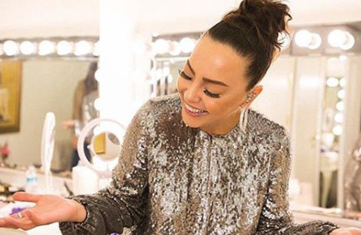 Ebru Gündeş'ten büyük sürpriz hayranları coştu