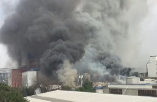 İstanbul Güngören'de son dakika fabrika yanıgını dumanlar yükseliyor