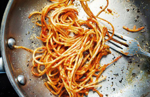 5 günlük makarna yiyen genç ölü bulundu!