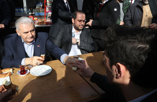 Binali Yıldırım müjdeyi simit yerken verdi! Son çalışmalar yapılıyor 