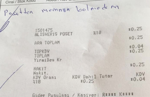 Satın aldığı poşeti 'memnun kalmadım' diyerek iade etti