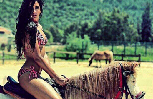 Sahra Işık kimdir çıplak fotoğrafları olay oldu