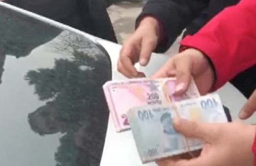 Vergi müfettişleri rüşvet alırken suçüstü yakalandı