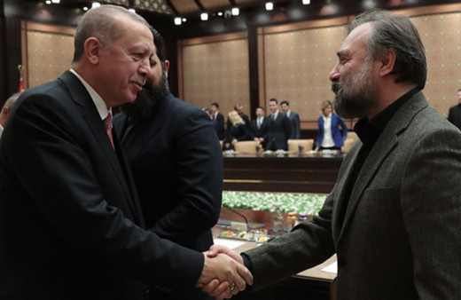 Erdoğan Oktay Kaynarca'ya böyle takıldı! Burada bir reis var