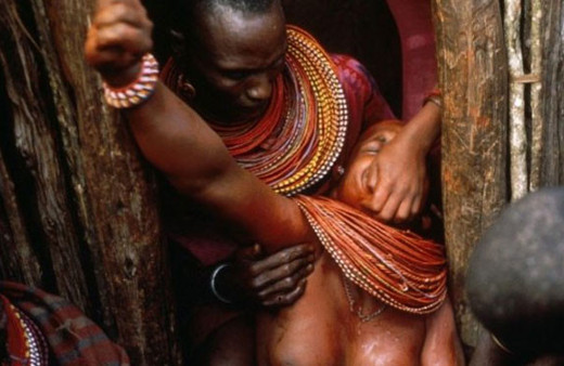 Gelenek değil işkence genç kızların memelerini ütüleyip... 