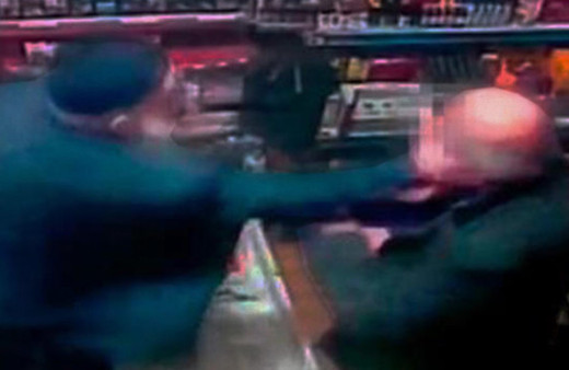 İzmirli bakkal dolandırıcıya öyle bir yanıt verdi ki!