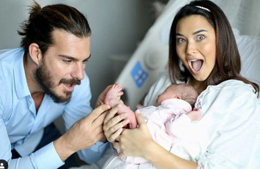 Hakan Hatipoğlu kaç yaşında eşiyle arasında kaç yaş var? 