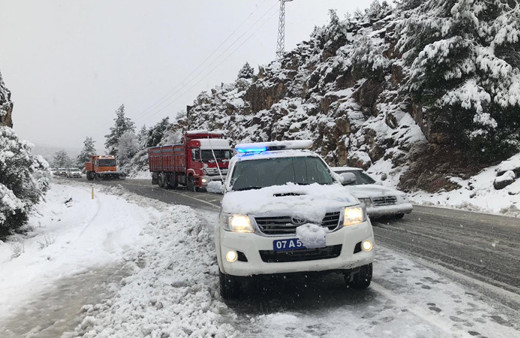 Antalya hava durumu kar yağışı Konya yolunu kapatıyor
