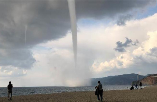 İzmir, Mersin, Muğla ve Balıkesir'de hortum ve şiddetli yağış alarmı