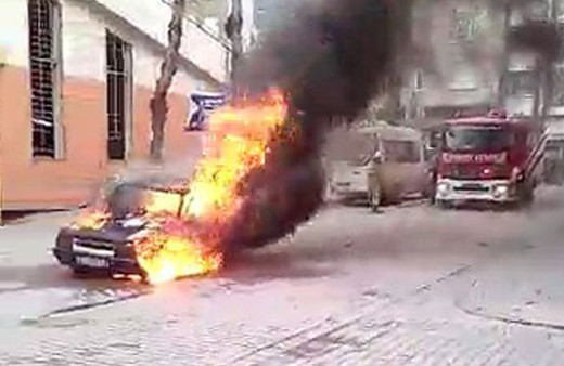 Seyir halindeki araç bir anda küle döndü! 