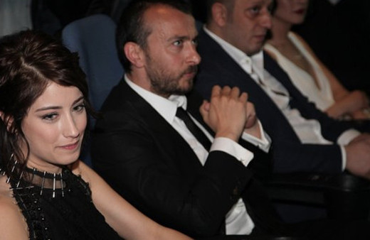 Ali Atay Hazal Kaya yaş farkı kaç Ali Atay'ın ilk karısı kimdi? 