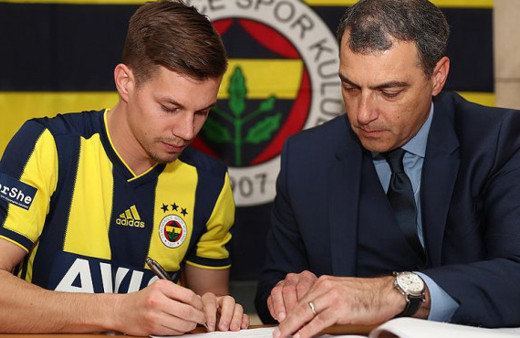 Yeni orta saha açıklandı: Miha Zajc resmen Fenerbahçe'de!