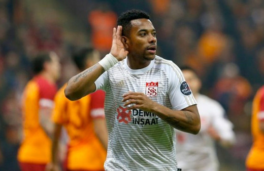Robinho'dan bomba transfer paylaşımı