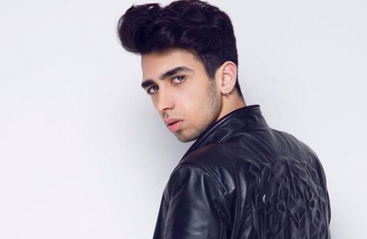 Şarkısı çalıntı çıkan Çağatay Akman öyle bir kitap yazdı ki alay konusu oldu