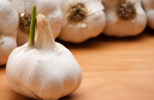 Sarımsağı kesip kulağınıza koyun ne olduğuna inanamayacaksınız