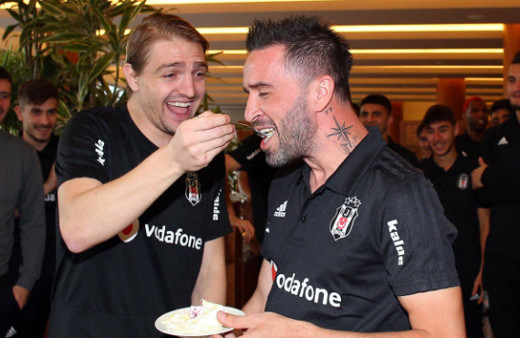 Gökhan Gönül'ün doğum günü kutlandı